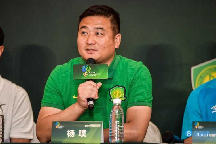 迷人的大乳秘书
